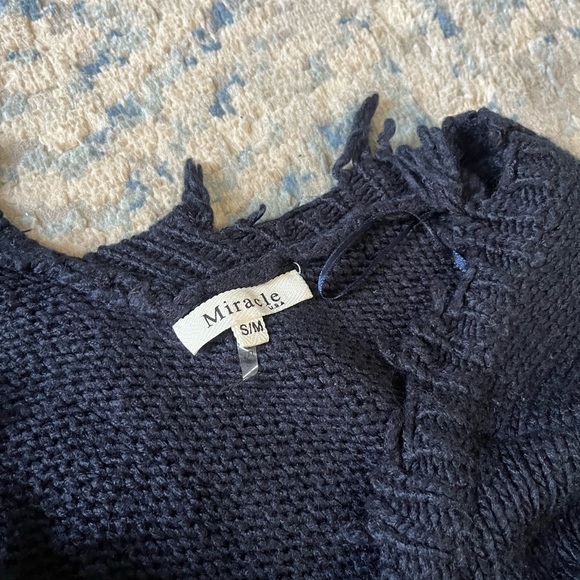 Miracle distressed star sweater S/M - Picture 3 of 4